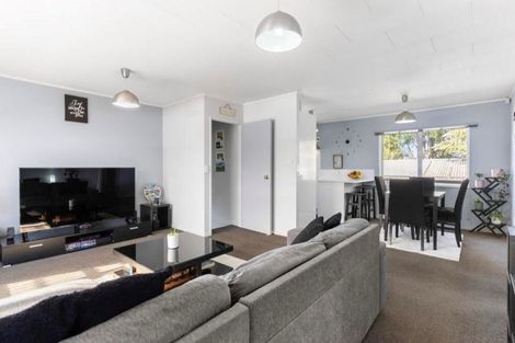 Photo of property in 2/25 Buller Crescent, Manurewa, Auckland, 2102