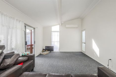 Photo of property in 7 Aden Place, Clendon Park, Auckland, 2103