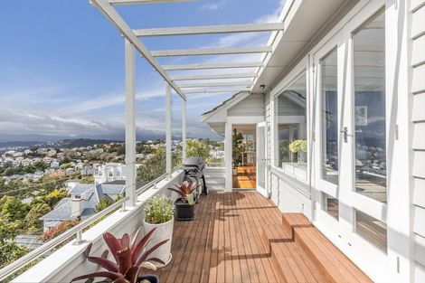 Photo of property in 22 Fairview Crescent, Kelburn, Wellington, 6012