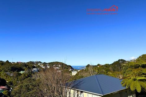 Photo of property in 145 Ruskin Road, Newlands, Wellington, 6037