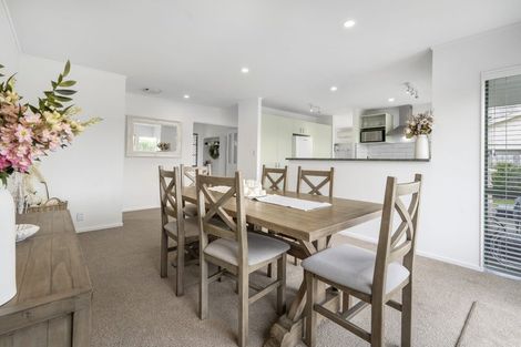 Photo of property in 22 Lakeside Drive, Orewa, 0931