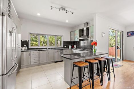 Photo of property in 36 Newbury Place, Schnapper Rock, Auckland, 0632