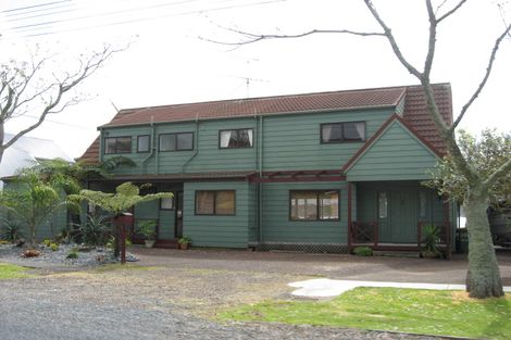 Photo of property in 68 The Terrace, Herald Island, Auckland, 0618