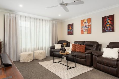 Photo of property in 2 Raptor Way, Welcome Bay, Tauranga, 3175