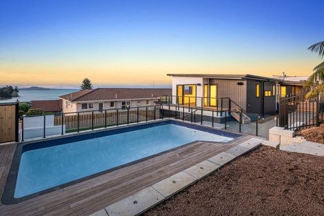Photo of property in 1 Rangitoto View Road, Cockle Bay, Auckland, 2014