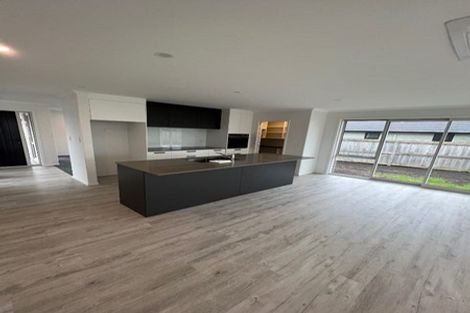 Photo of property in 31 Kaurinui Crescent, One Tree Point, 0118