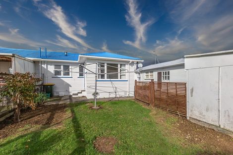 Photo of property in 17 Karaka Crescent, Levin, 5510
