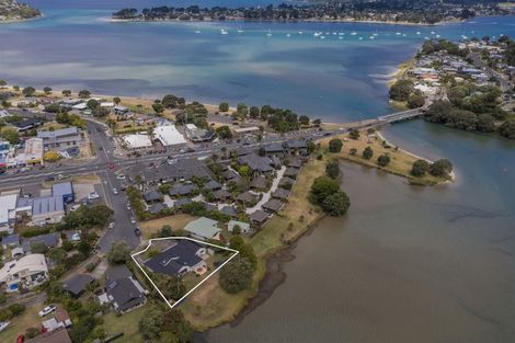 Photo of property in 10 Marquet Place, Tairua, 3508