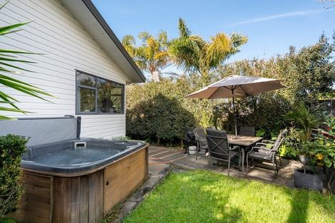 Photo of property in 2/16 Law Street, Torbay, Auckland, 0630