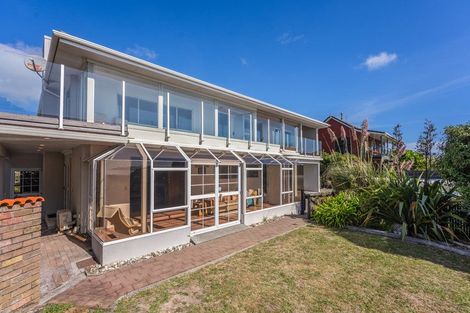 Photo of property in 8 Ara Kuaka, Waikanae Beach, Waikanae, 5036