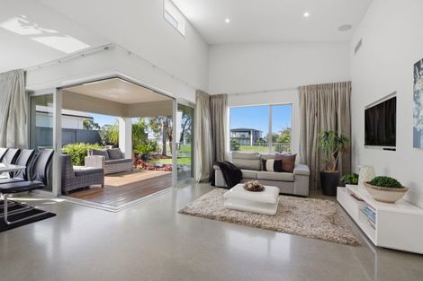 Photo of property in 42 Cassinia Close, Papamoa Beach, Papamoa, 3118