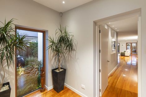 Photo of property in 18 College Avenue, Strowan, Christchurch, 8052