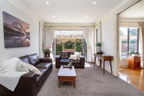 Photo of property in 39 Garreg Road, Fendalton, Christchurch, 8052