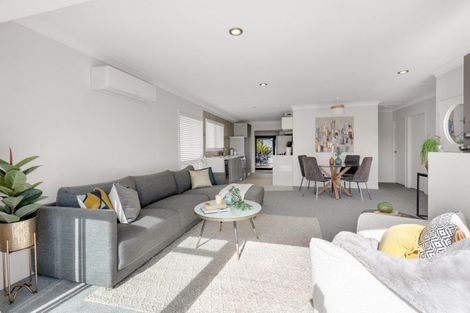 Photo of property in 8 Tuscan Place, Half Moon Bay, Auckland, 2012