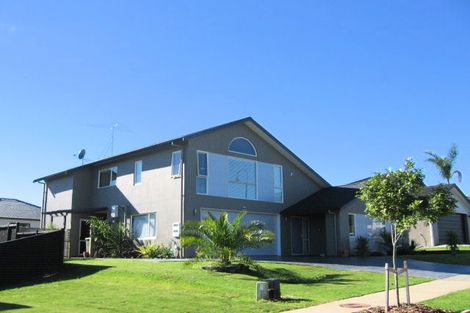 Photo of property in 13 Newbury Place, Schnapper Rock, Auckland, 0632