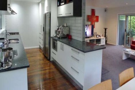 Photo of property in 40 Raymond Terrace, Northcote, Auckland, 0627