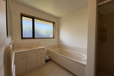 Photo of property in 4 Amdale Avenue, Broomfield, Christchurch, 8042