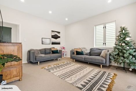 Photo of property in 2 Saddleback Crescent, Papakura, 2110