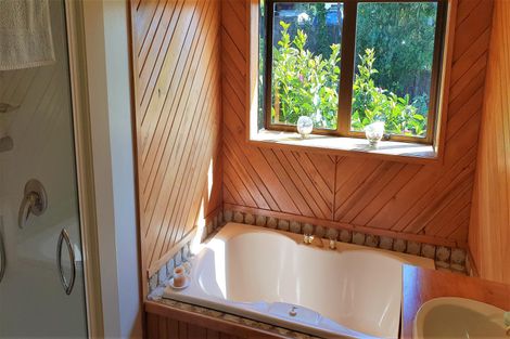 Photo of property in 26 Bay View Road, Cable Bay, 0420