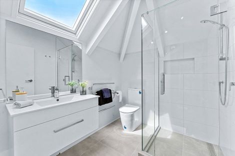 Photo of property in 2/7 Seine Road, Forrest Hill, Auckland, 0620