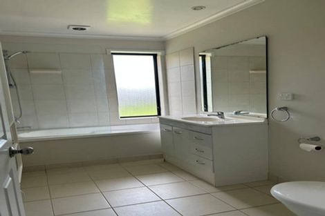 Photo of property in 137 Cyril French Drive, Flat Bush, Auckland, 2016