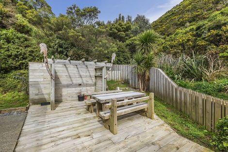 Photo of property in 28 Rarangi Way, Owhiro Bay, Wellington, 6023