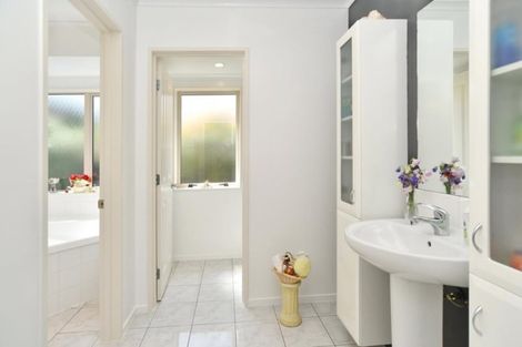 Photo of property in 90 Willowview Drive, Redwood, Christchurch, 8051