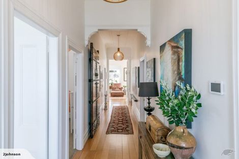 Photo of property in 40 King Edward Parade, Devonport, Auckland, 0624