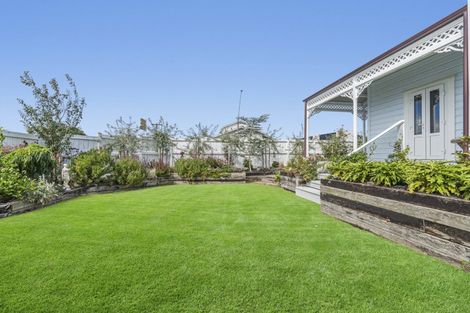Photo of property in 18 Morley Street, New Plymouth, 4310