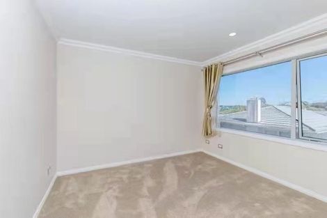 Photo of property in 436 East Coast Road, Windsor Park, Auckland, 0630