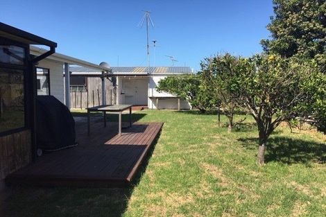 Photo of property in 2 Hewson Crescent, Otaki Beach, Otaki, 5512
