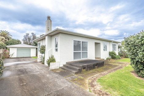 Photo of property in 16 Laird Street, Castlecliff, Whanganui, 4501