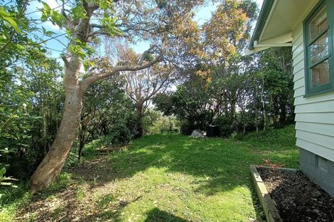 Photo of property in 29 Miles Crescent, Newlands, Wellington, 6037