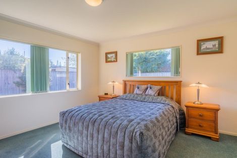 Photo of property in 35 Campion Road, Waikanae Beach, Waikanae, 5036