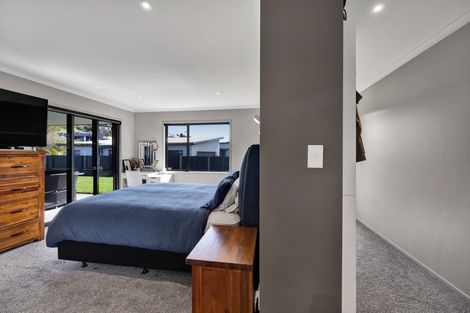 Photo of property in 5 Te Arakete Place, Hurworth, New Plymouth, 4310