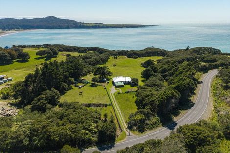 Photo of property in 5114 Te Araroa Road, Hicks Bay, Tikitiki, 4087