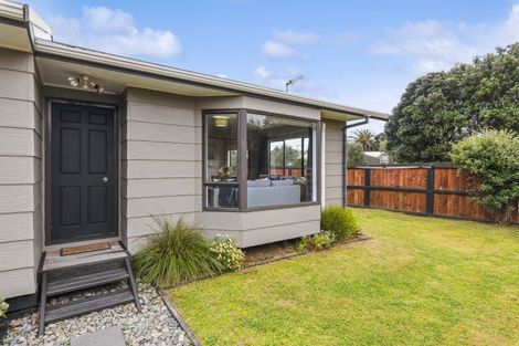 Photo of property in 6 Jane Street, Waikanae Beach, Waikanae, 5036