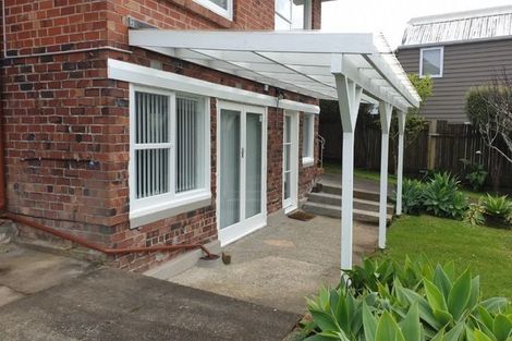 Photo of property in 123 Exmouth Road, Northcote, Auckland, 0627