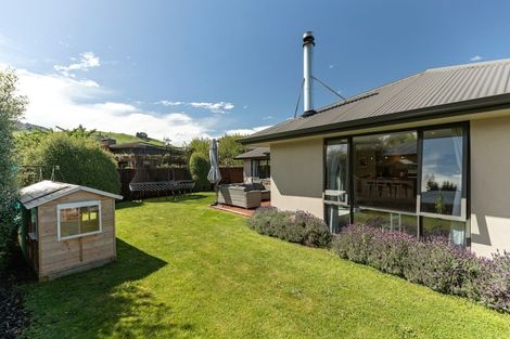 Photo of property in 8 Ada Place, Lake Hayes, Queenstown, 9304