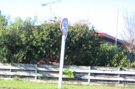 Photo of property in 2/143 Centreway Road, Orewa, 0931