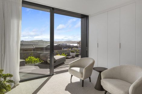 Photo of property in 35 Pukenamu Road, Rainbow Point, Taupo, 3330