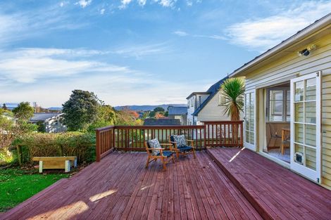 Photo of property in 16 Woodvale Grove, Fairfield, Lower Hutt, 5011
