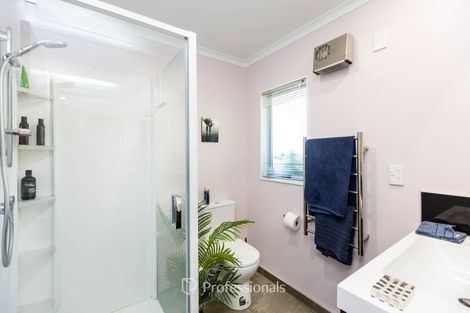 Photo of property in 10 Mcewen Crescent, Riverstone Terraces, Upper Hutt, 5018