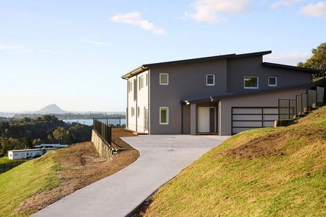 Photo of property in 34 Te Auhi Way, Welcome Bay, Tauranga, 3112