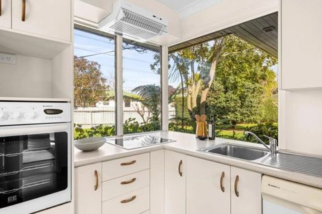 Photo of property in 16 Howard Road, Taradale, Napier, 4112