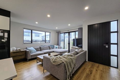 Photo of property in 7c Gulf Crest, Bucklands Beach, Auckland, 2012
