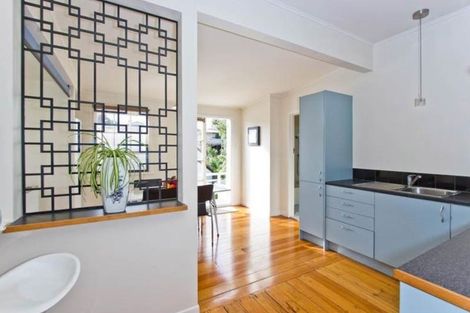 Photo of property in 2/10 Alma Street, Te Atatu South, Auckland, 0610