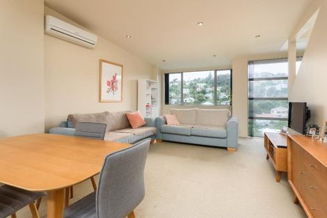 Photo of property in 30 Tiketike Way, Brooklyn, Wellington, 6021