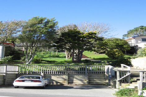Photo of property in 186 Newlands Road, Newlands, Wellington, 6037