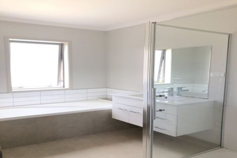 Photo of property in 29 Horizon View Road, Oteha, Auckland, 0632